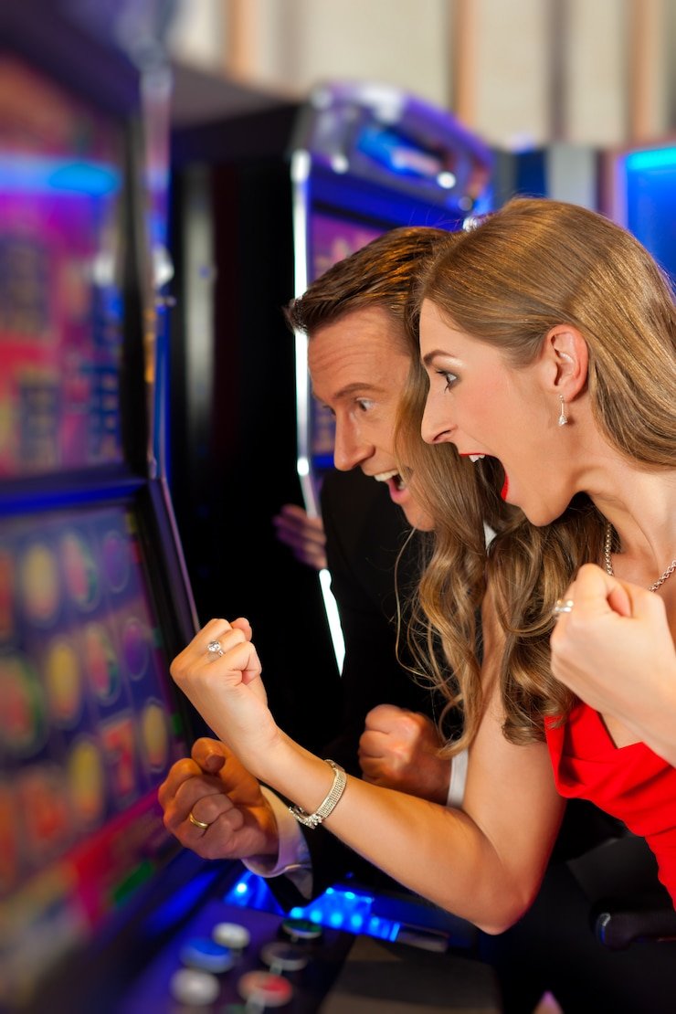 Permainan live casino dengan dealer profesional dalam studio langsung